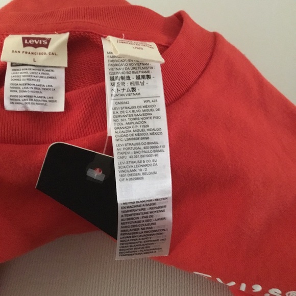 LEVIS RED CROP SWEATSHIRT/SIZE L/NWOT - Picture 3 of 4